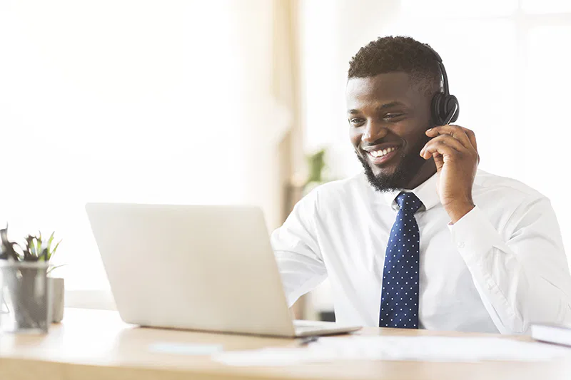 Un consultant en informatique pour aider les personnes qui ont un problème informatique