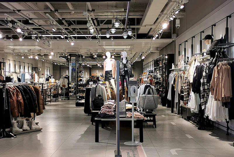 Un magasin de grossiste en vêtement pour la revente