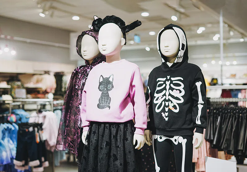 Un magasin de déguisement pour les enfants et adultes pour les fêtes