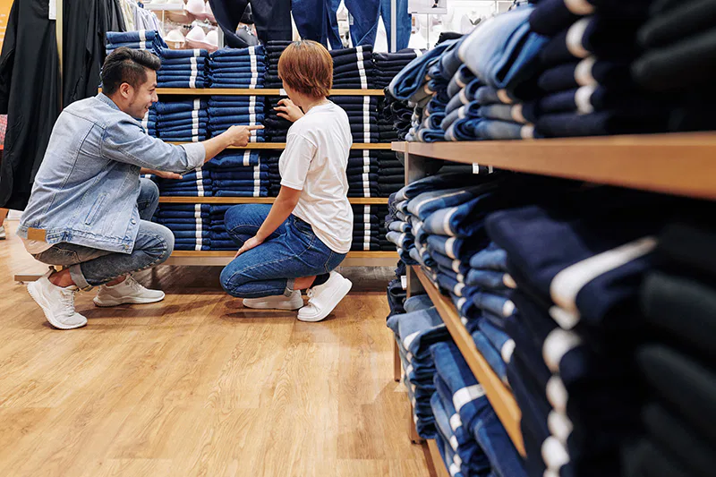 Un magasin de jean pour la vente
